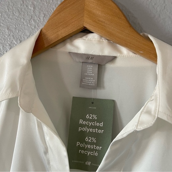 NWT H&M Women's Ivory Button-Up Blouse Long Sleeve Shirt Recycled Size Medium - Picture 2 of 3